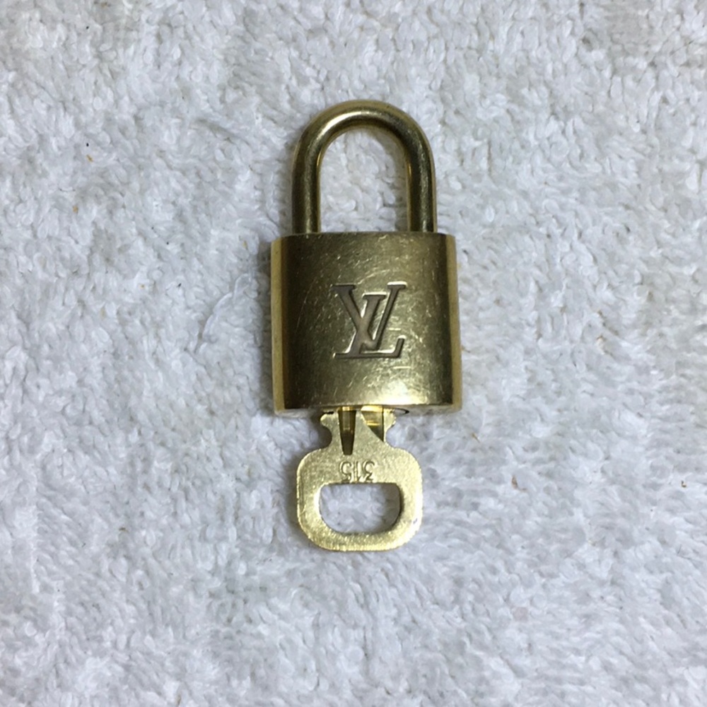 Louis Vuitton Brass '315' Padlock in Goldtone with Goldtone Key (|||)
